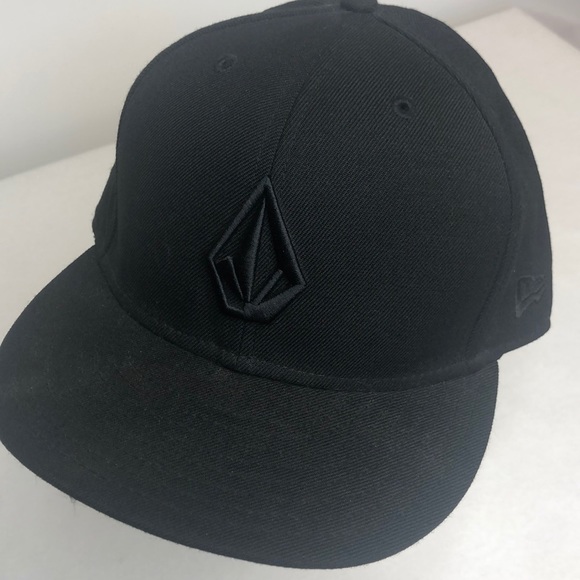Volcom Other - Volcom Black Mens fitted hat (7 3/8)